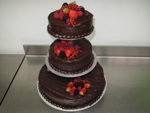 Chocolade bruidstaart vers fruit